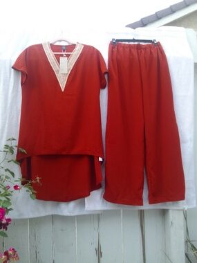 Bundle sunglasses&silky soft 2pcs set stylish lace top&wide leg pants NWT